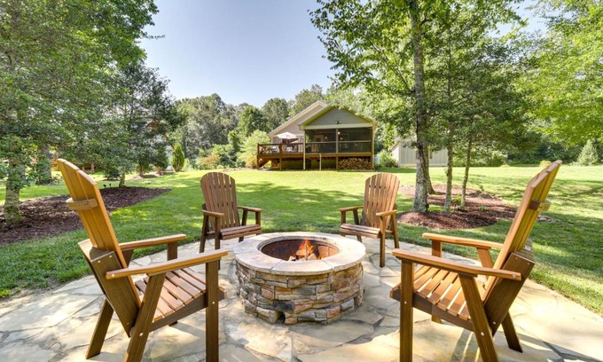 Cullowhee House | Deck and Mtn Views Riverfront Cullowhee Home