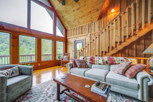 Waynesville House | Decks and Mountain Views Waynesville Getaway!