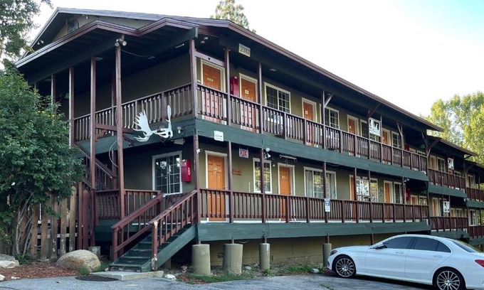 Arrowbear Lake Hotel | Deep Creek
