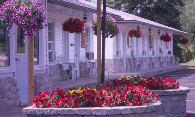 Deep River Hotel | Deep River Motel
