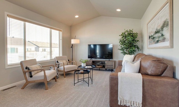 Fargo House | Deer Creek Haven · Easy Access to I29 & I94 | Family Friendly