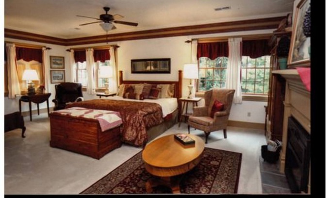 McClellandtown House | Deer Creek Winery and Watson Estate Bed & Breakfast