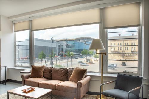 Westown Apartment | Deer District Studio Apt - One Block from Fiserv and Baird