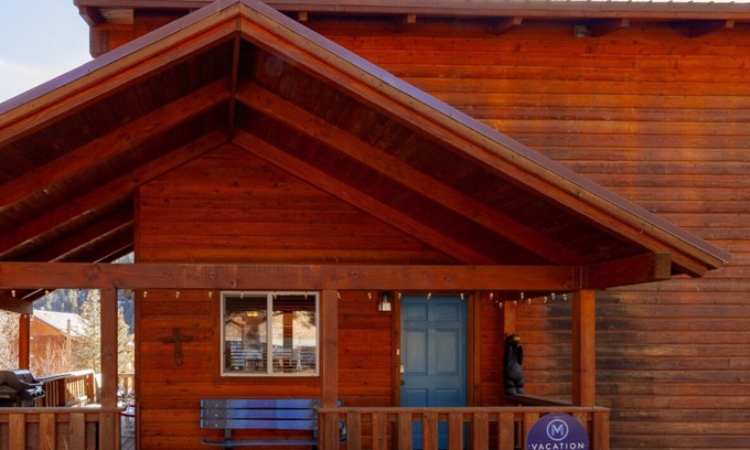 Red River House | Deer Mountain Lodge - High-End Home - In Town - Hot Tub - Free WiFi - Washer/Dry
