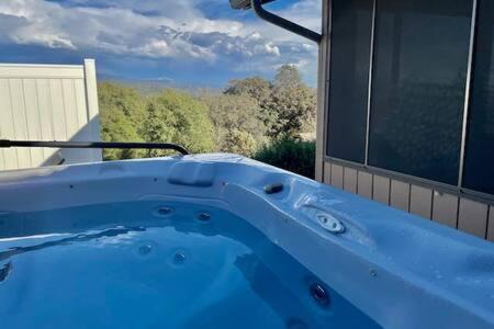 Ahwahnee House | Deer Suite HOT TUB GAME ROOM SLEEPS 2