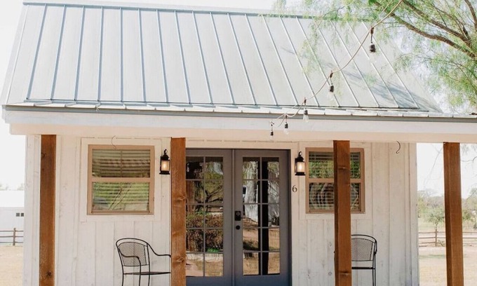 Elm Mott House | Deerfield Countryside Cabin #2