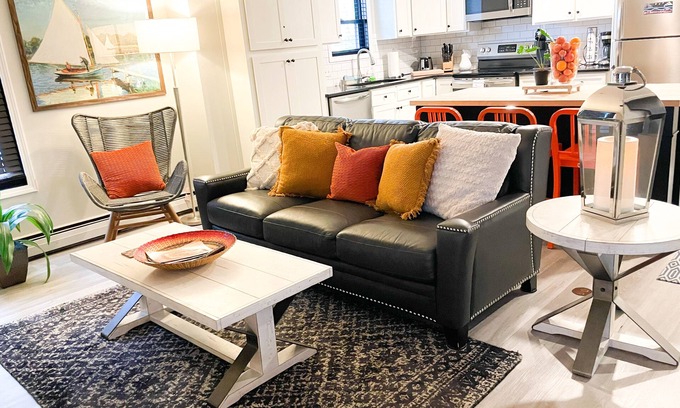 Delafield Apartment | Delafield Darling King Suite + Bonus Queen Downtown & Dreamy