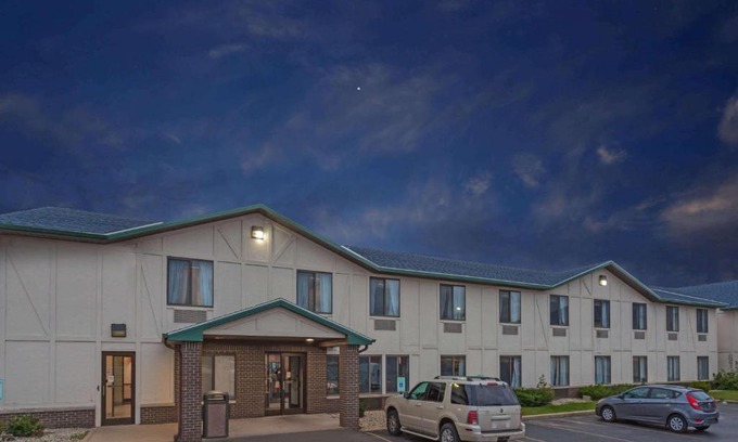 Delavan Hotel | Delavan Inn and Suites