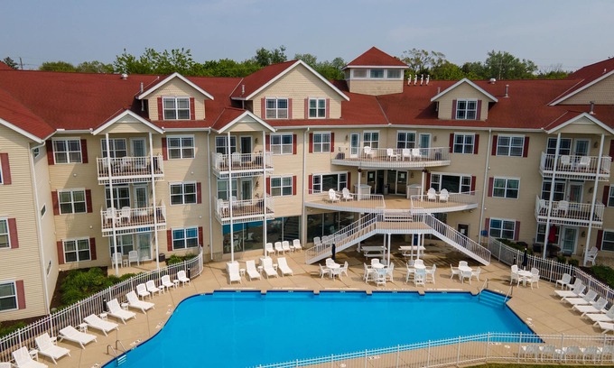 Delavan Lake Hotel | Delavan Lake Resort