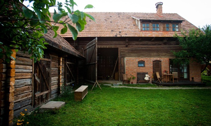 Pauleni-Ciuc House | Delightful 3+1 room barn with indoor fireplace and activity garden.