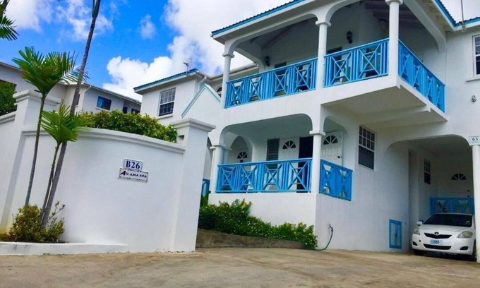 Graeme Hall Park Apartment | Delightful-3 bedroom with AC and Wifi near Oistins, St Lawrence Gap