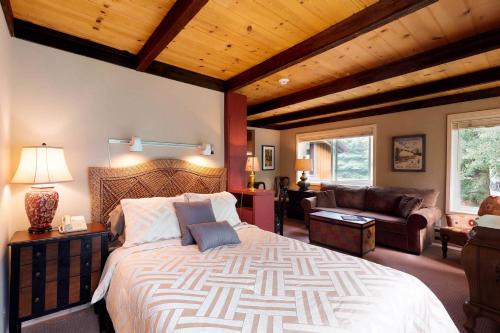 Elkhorn Hotel | Delightful Atelier Getaway