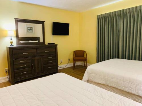 Myrtle Beach House | *DELIGHTFUL FAMILY BEACH RETREAT*Pool, Steps to the Sand*H32-3