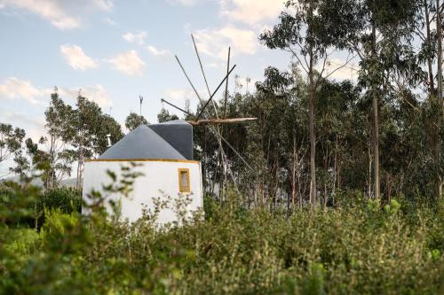 Famalicao Villa | Delightful forest windmill, 10 min away from the beach