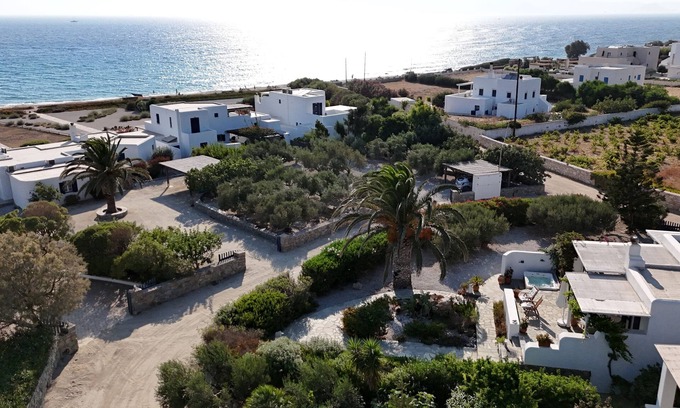Kastraki House | Delightful house with hot tub, 100m from amazing beach, sleeps 8 people
