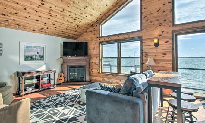 Isle House | Delightful Isle Retreat with Boat Dock and Slip!