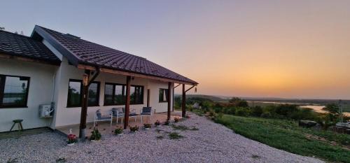 Parches Cabin | Delta Moesia