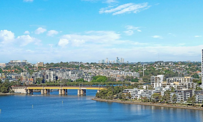 Wentworth Point Apartment | Deluxe 3b2b apartment with waterfront and convenient facilities