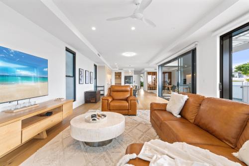 Wavell Heights House | Deluxe 4-Bed Home with Pool & Fire Pit
