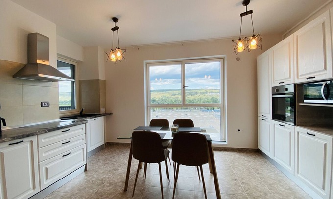 Floresti Apartment | Deluxe Apartment with balcony and private parking in Colvmna Residence