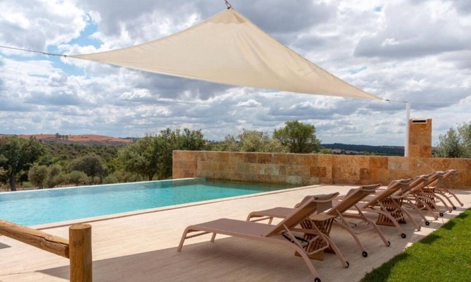 Estremoz Bed & Breakfast | Deluxe Double or Twin Room with Balcony