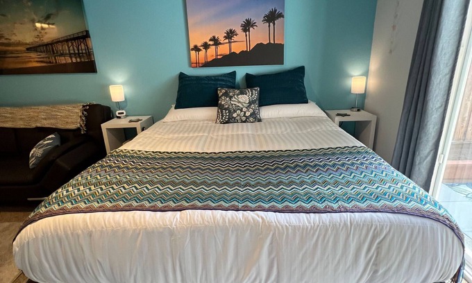 Rohnert Park Apartment | Deluxe Guest Suite w/private yard, king bed, sofa bed, desk, next to a park!