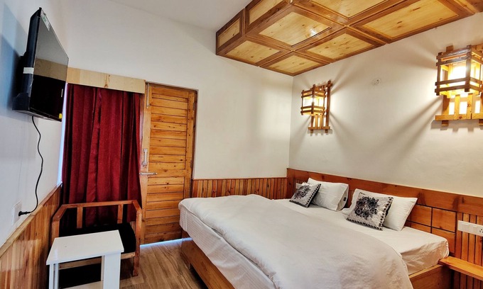 Theog Bed & Breakfast | Deluxe Room | w/King Size bed View, Balcony, Bonfire, Food, Mountain Vie