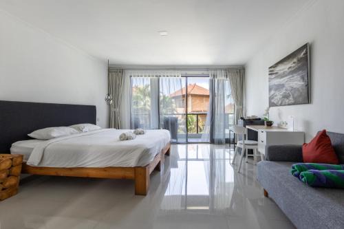 Suraberata House | Deluxe Room with Pool View