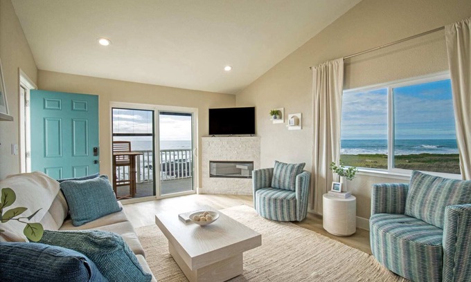 Shelter Cove House | Deluxe Suite | Full Kitchen | Jacuzzi | Rm 8