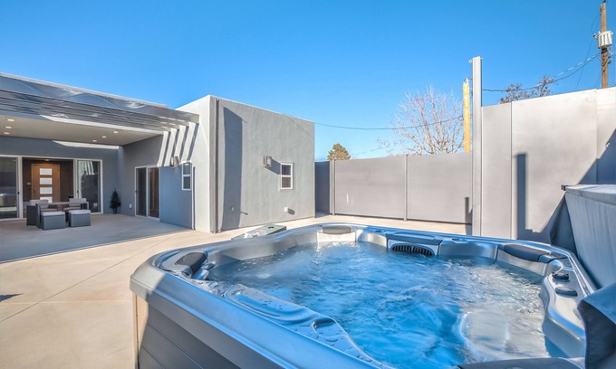 Uptown House | Deluxe Uptown Residence w/Hot Tub and 3 King Beds