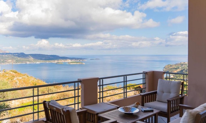 Megala Chorafia Villa | Deluxe Villa Kamba with Sea View