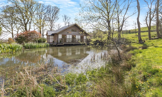 Trefeglwys House | Derw Lodge - Two Bedroom House, Sleeps 4