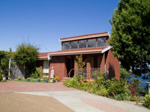 Austins Ferry House | Derwent Retreat