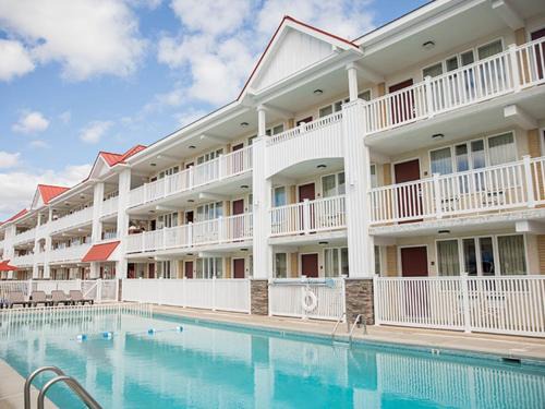 Avalon Hotel | Desert Sand Resort