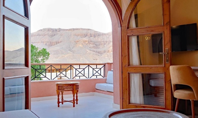 Luxor House | Desert top floor Suite at Malkata House: Pool & Dine
