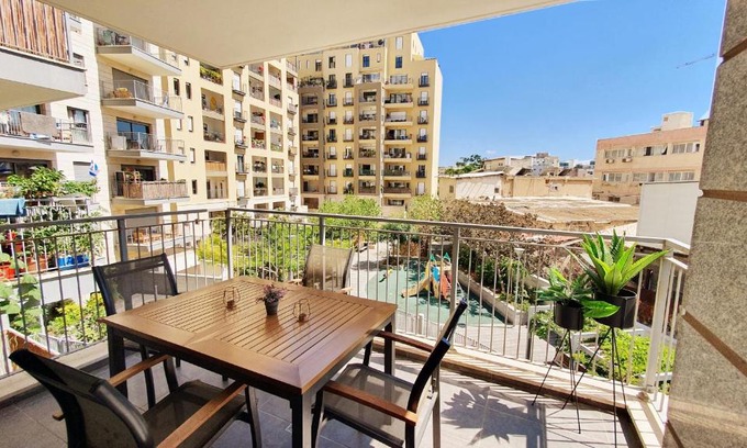 Florentin Apartment | Design 1 Bdr Apartment Florentine #TL18