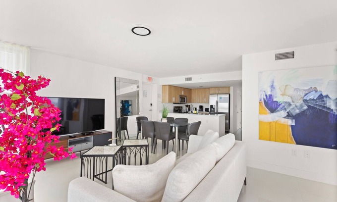 Bay Harbor Islands Apartment | Designer 3BR, 2.5BA PH | Bay Harbor Islands Rooftop Pool, Balcony & Family