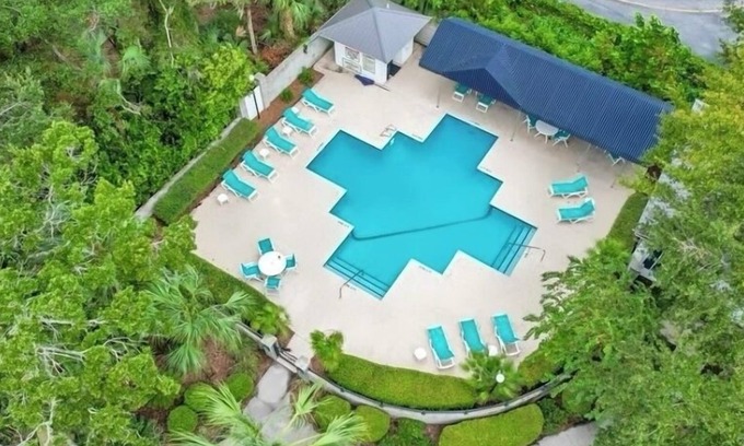 Saint Simons Island House | Desirable South End! Gated Townhome w Pool & Private Patio. Walk to Restaurants