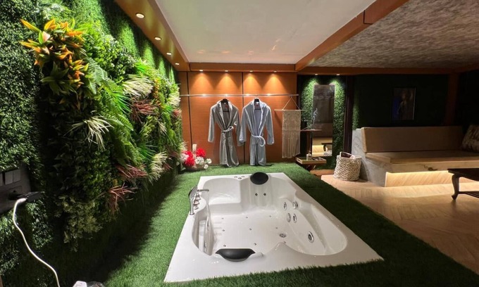Safdarjung Enclave Hotel | Desire Stay
