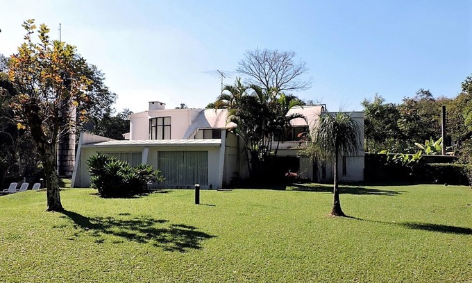 Carapicuiba House | Deslumbrante Casa Cinematográfica