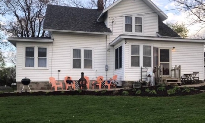 Darlington House | Destination Driftless- A Trailside Retreat