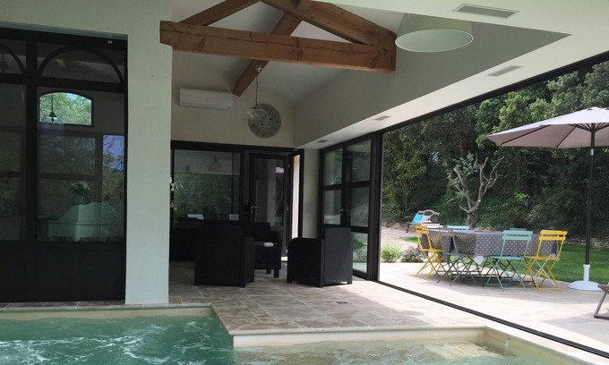 Serignan-du-Comtat House | Detached, fenced house with private heated garden and indoor pool
