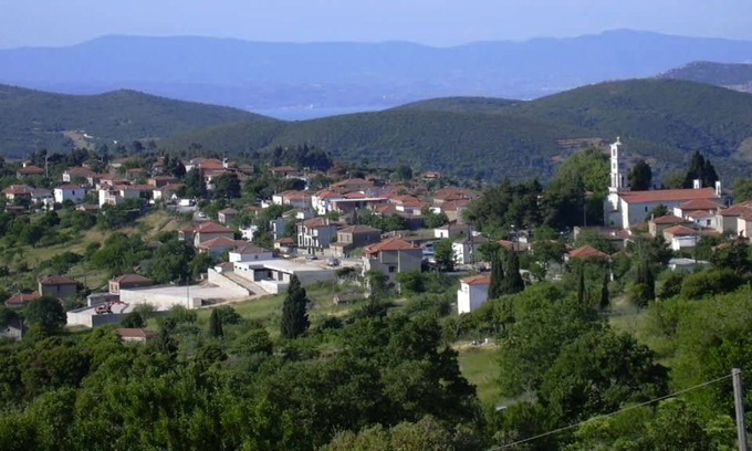 Lafkos Apartment | Detached, new house with stunning panoramic views of the village and the sea