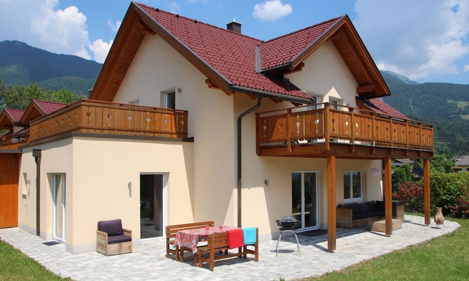 Kotschach-Mauthen Villa | Detached, spacious villa (180m2) directly at the ski slope and swimming pool.