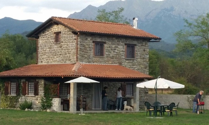 Groppoli House | Detached villa, Mulazzo, Cinque Terre, Versilia, Lunigiana, in the green