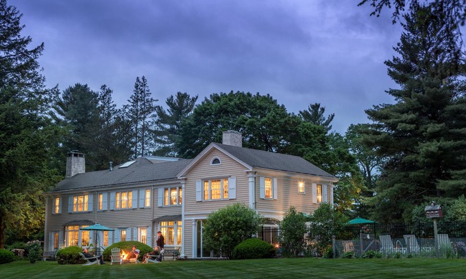 Lee Bed & Breakfast | Devonfield Inn B&B