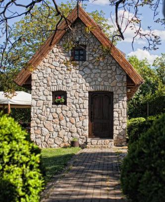 Lovasbereny House | Dióliget - Zöld Dió Házikó