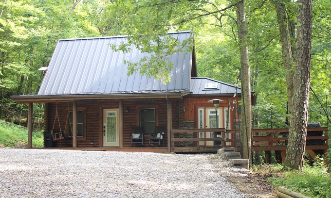 Gallipolis Ferry Cabin | Diamond Creek Cabin - Sleeps up to 6