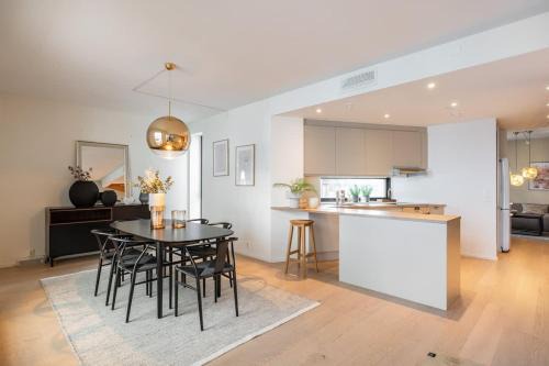 Bjørvika House | DINBNB Apartments 800m to Oslo C Station l 133sqm l High-End