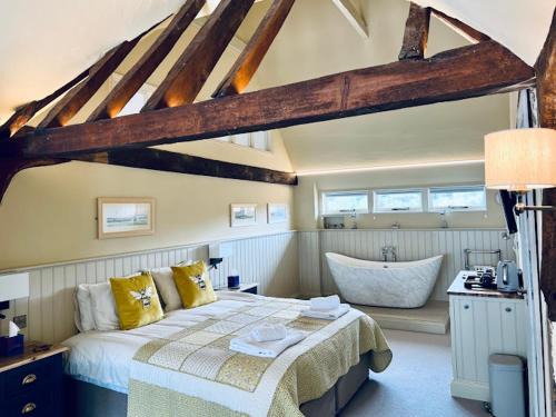 Dunwich Hotel | Dingle Marsh Barns